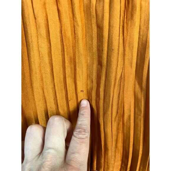 One shoulder pleaded dress - defects - Picture 13 of 16